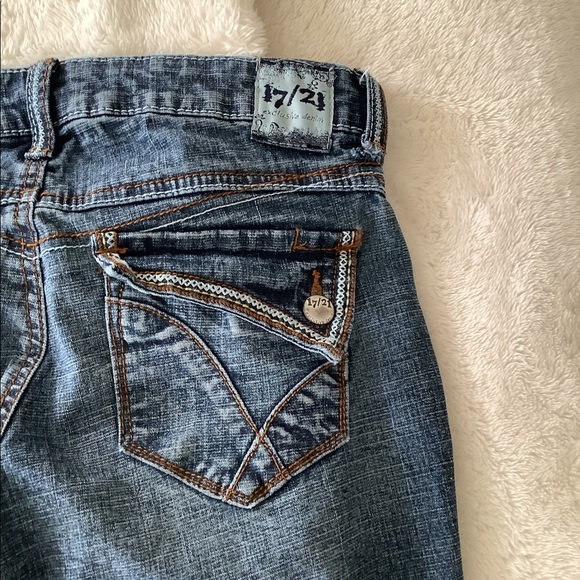 17/21 exclusive denim capris size 2 30”-22” inseam waist wrinkle look blue . 💐 - Picture 6 of 11